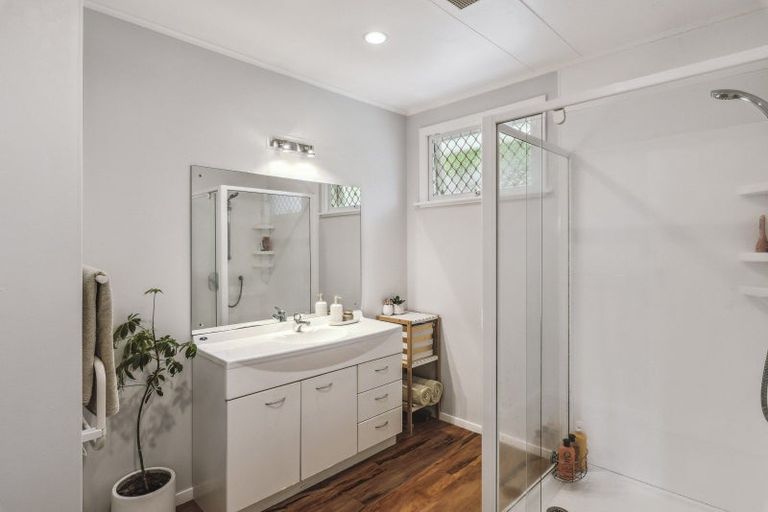 Photo of property in 51 Kakariki Grove, Waikanae, 5036