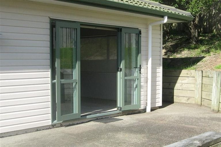 Photo of property in 10 Sherwood Grove, Northcross, Auckland, 0630