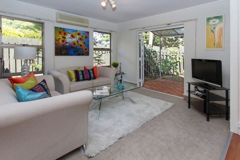 Photo of property in 1/104 Pakuranga Road, Pakuranga, Auckland, 2010