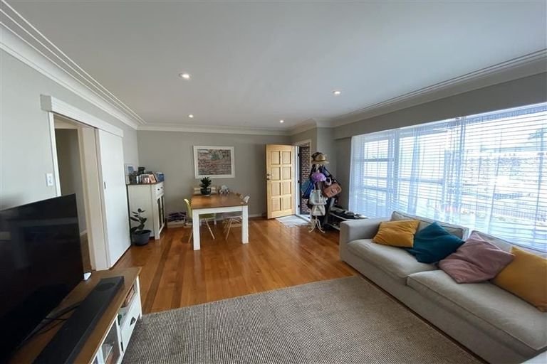 Photo of property in 18c Atarangi Road, Greenlane, Auckland, 1051