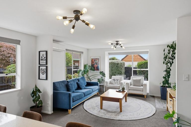 Photo of property in 2/17b Prestons Road, Redwood, Christchurch, 8051