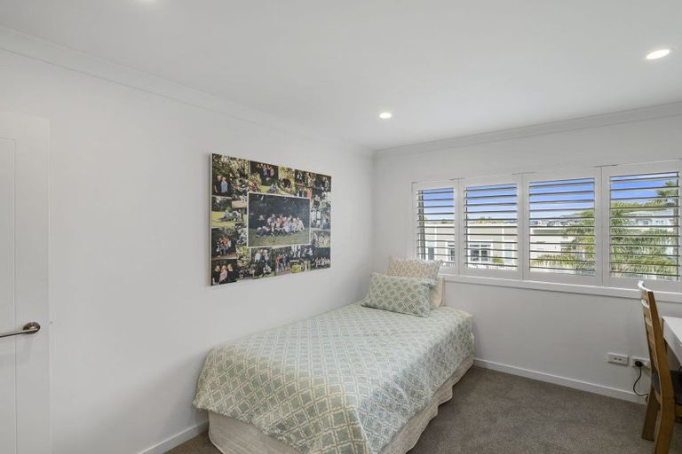 Photo of property in 20 Eaves Bush Parade, Orewa, 0931