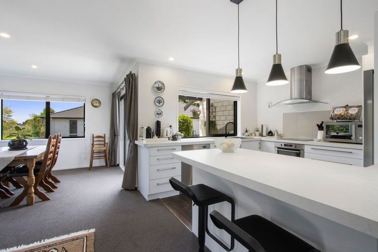 Photo of property in 10 Tranquil Grove, Omokoroa, 3114