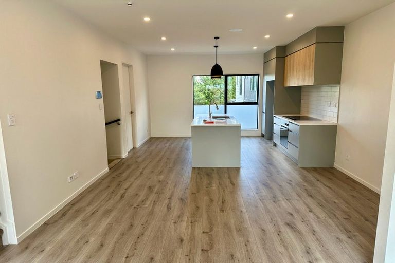 Photo of property in 3/105 Hobsonville Road, West Harbour, Auckland, 0618