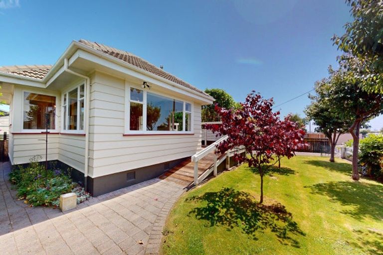 Photo of property in 35 Hannan Street, Levin, 5510