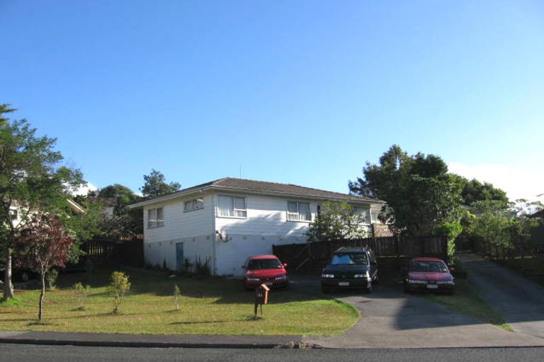 Photo of property in 40 Meadowood Drive, Unsworth Heights, Auckland, 0632