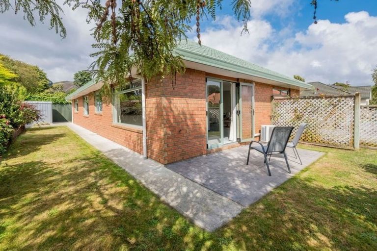 Photo of property in 2 Inverell Place, Waikanae, 5036