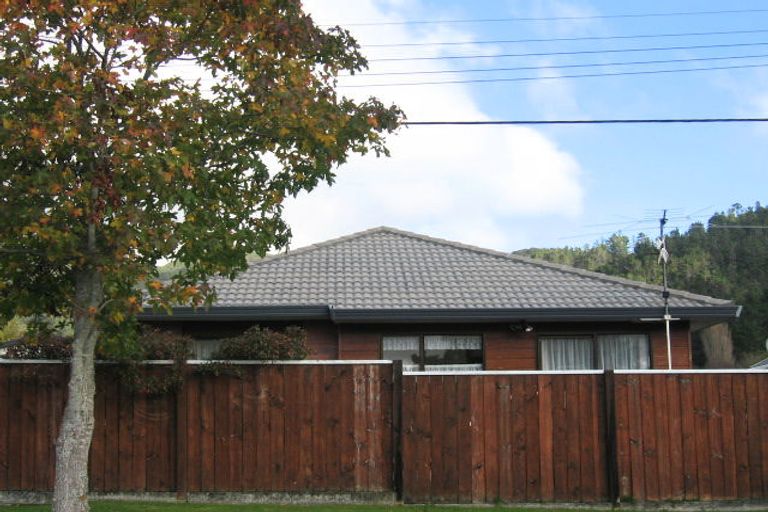 Photo of property in 9a Korau Grove, Stokes Valley, Lower Hutt, 5019