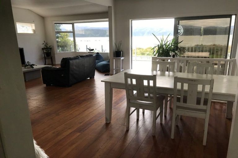 Photo of property in 217 Marine Parade, Seatoun, Wellington, 6022