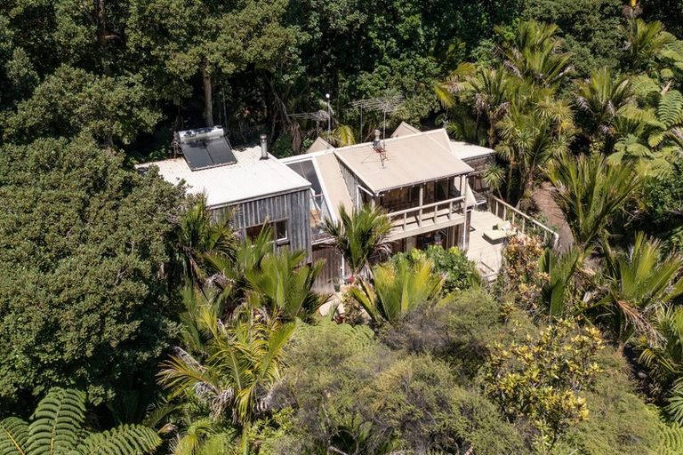 Photo of property in 40 Lone Kauri Road, Karekare, New Lynn, 0772