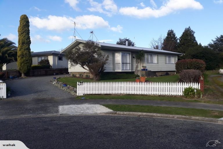 Photo of property in 19 Baillie Crescent, Carterton, 5713