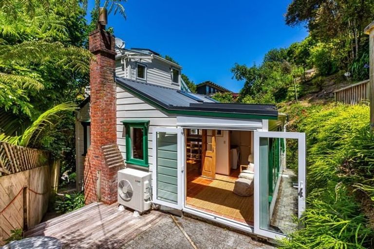 Photo of property in 21 Ferry Road, Days Bay, Lower Hutt, 5013