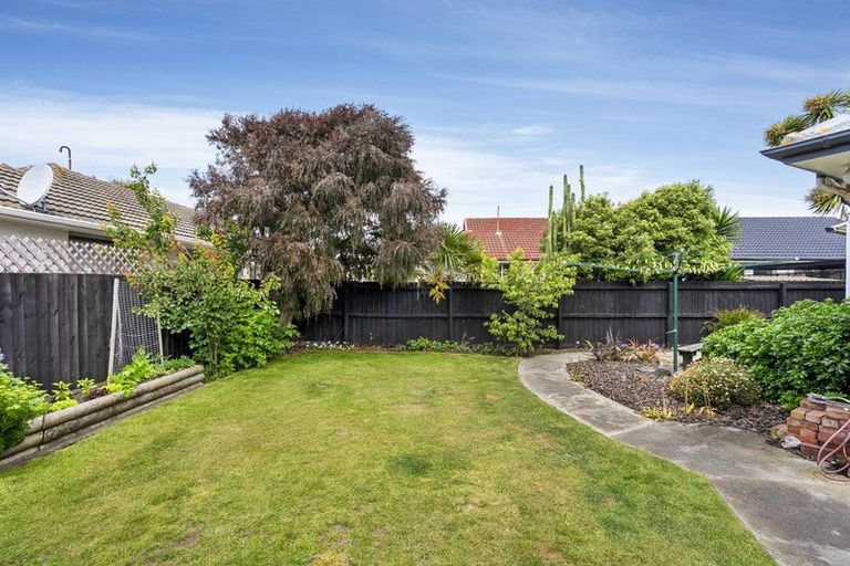 Photo of property in 82 Effingham Street, North New Brighton, Christchurch, 8083