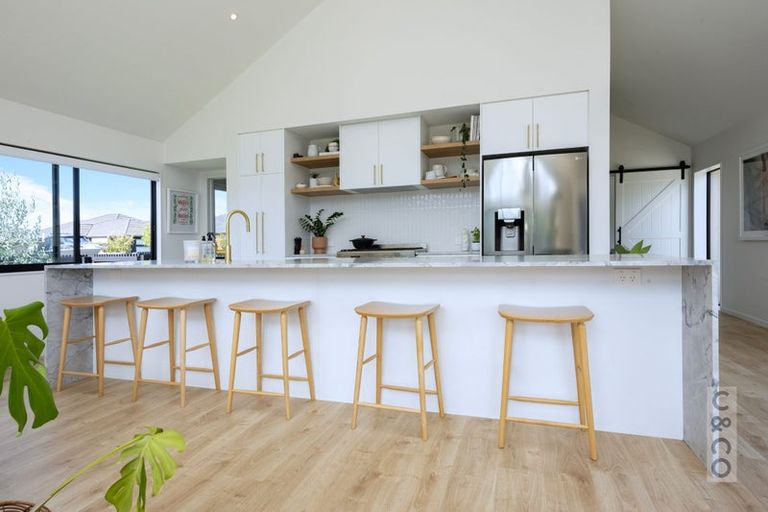 Photo of property in 7 Robert Might Road, Kumeu, 0810