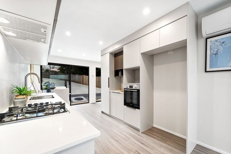 Photo of property in 2/33 Buscomb Avenue, Henderson, Auckland, 0610