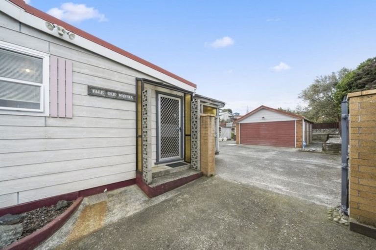 Photo of property in 4 Mawhare Street, Titahi Bay, Porirua, 5022