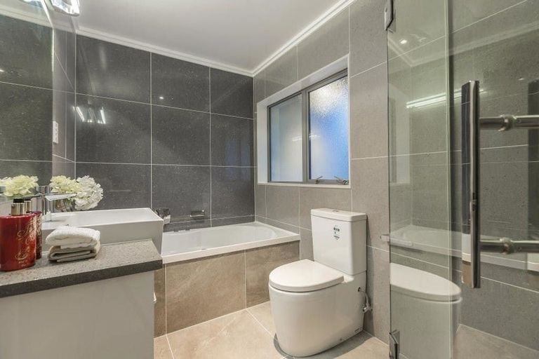 Photo of property in 31 Drumbuoy Drive, Flat Bush, Auckland, 2019