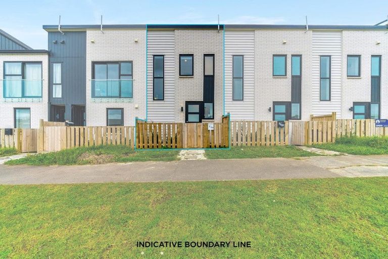 Photo of property in 5/86 Fred Taylor Drive, Westgate, Auckland, 0814