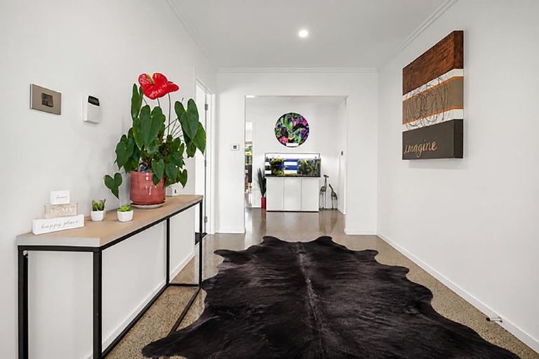 Photo of property in 583 State Highway 16, Kumeu, 0891