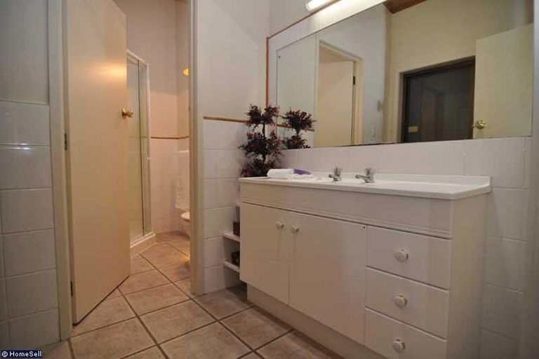 Photo of property in 2 Shirley Road, Parau, Auckland, 0604