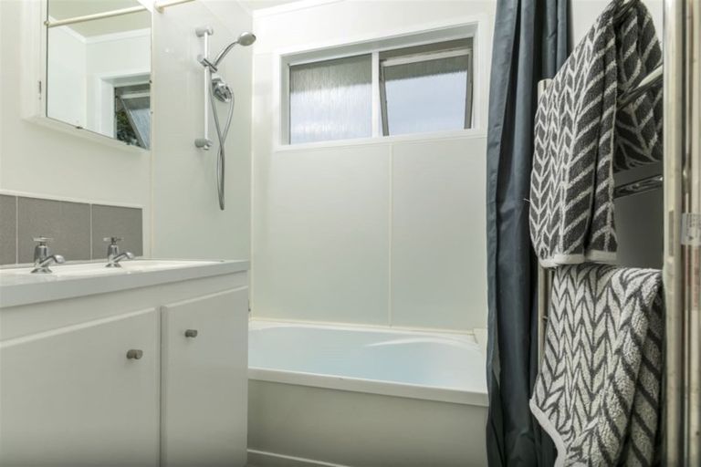 Photo of property in 2/13 Talavera Place, Te Atatu South, Auckland, 0602