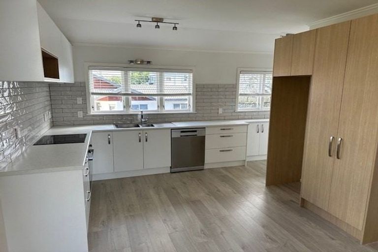 Photo of property in 1/2 East Coast Road, Milford, Auckland, 0620