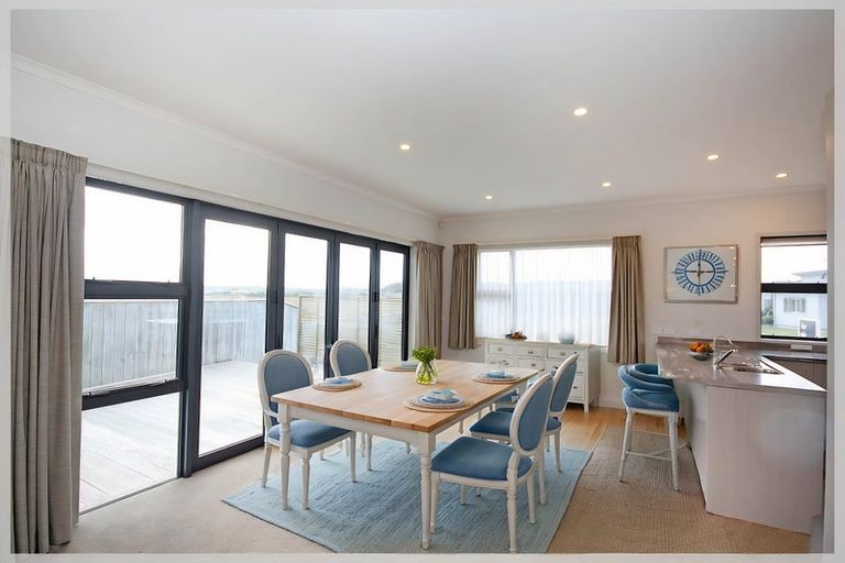 Photo of property in 25 Story Street, Foxton Beach, Foxton, 4815