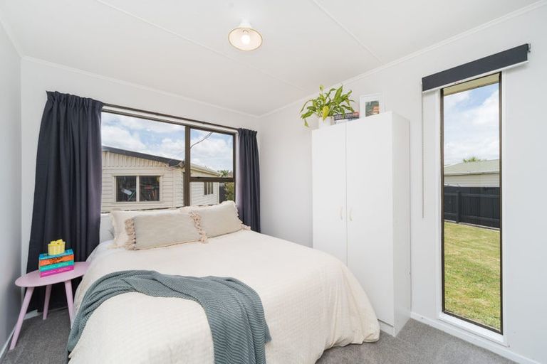 Photo of property in 27 Hillcrest Drive, Kelvin Grove, Palmerston North, 4414