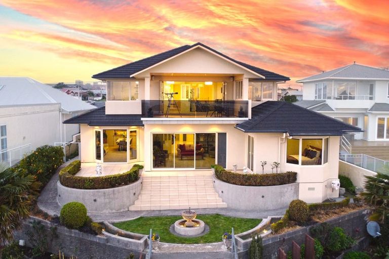 Photo of property in 448 Devon Street West, Lynmouth, New Plymouth, 4310