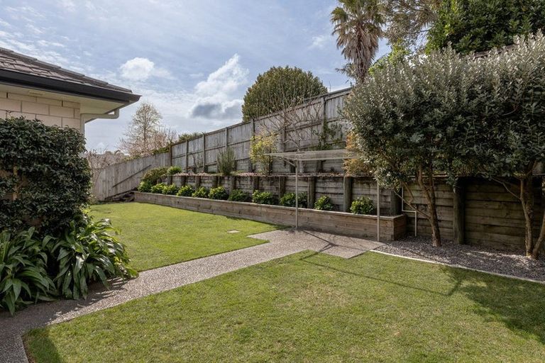 Photo of property in 30 Broadwater Close, Pyes Pa, Tauranga, 3112