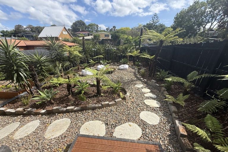 Photo of property in 9a Shadon Place, Stanmore Bay, Whangaparaoa, 0932