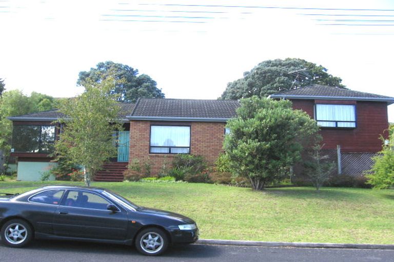 Photo of property in 1/1 Seaton Road, Murrays Bay, Auckland, 0630