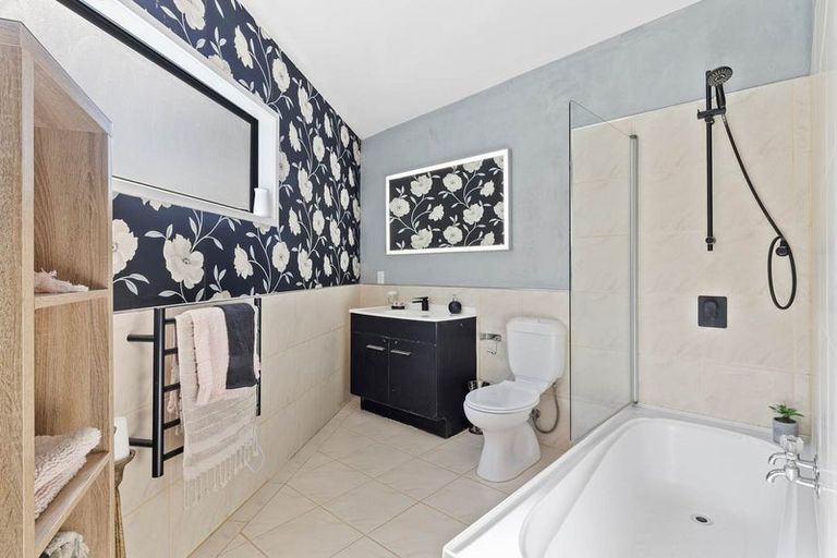 Photo of property in 120a Awaruku Road, Torbay, Auckland, 0630