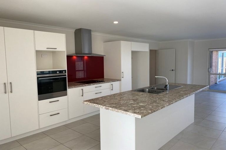 Photo of property in 28 Sabre Street, Papamoa Beach, Papamoa, 3118