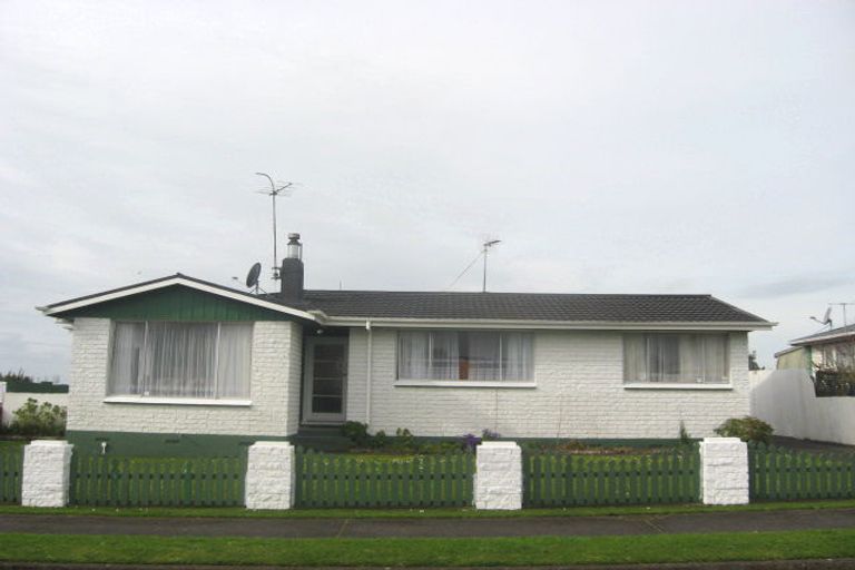 Photo of property in 14 Calgher Avenue, Waitara, 4320