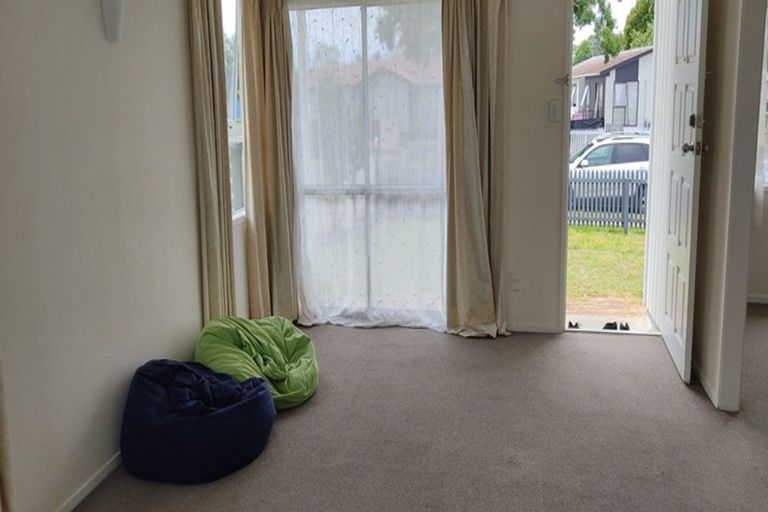 Photo of property in 6 Fiesta Drive, Half Moon Bay, Auckland, 2012