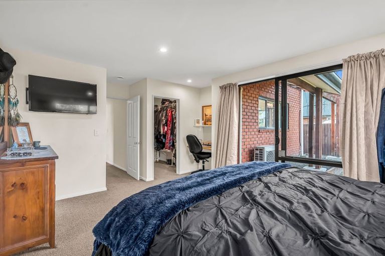 Photo of property in 10 Courtfield Close, Parklands, Christchurch, 8083