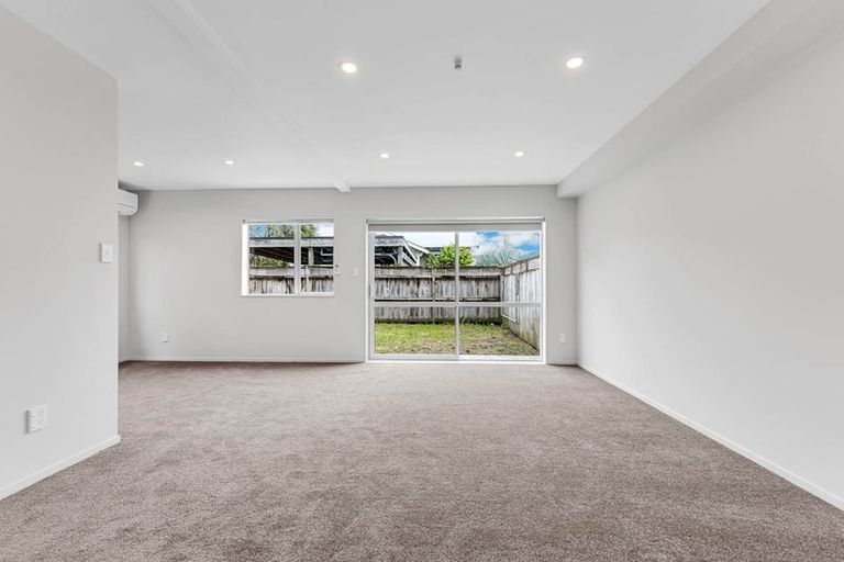 Photo of property in 22/45a Swanson Road, Henderson, Auckland, 0610
