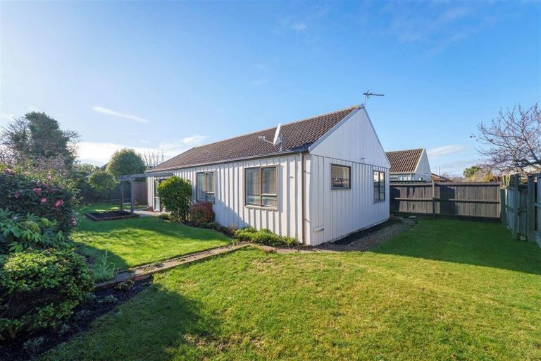 Photo of property in 2/15 Tulloch Place, Papanui, Christchurch, 8052
