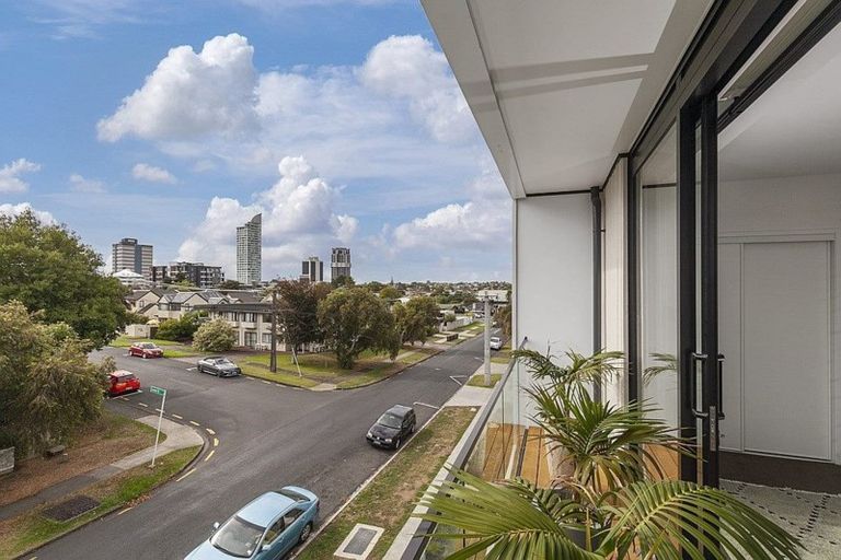 Photo of property in 201/8a Lake Pupuke Drive, Takapuna, Auckland, 0622