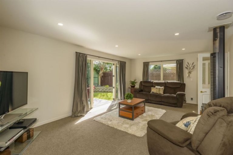 Photo of property in 399a Main North Road, Redwood, Christchurch, 8051