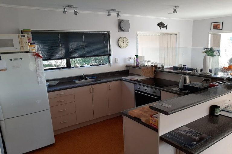 Photo of property in 12 Ozone Road, Stanmore Bay, Whangaparaoa, 0932