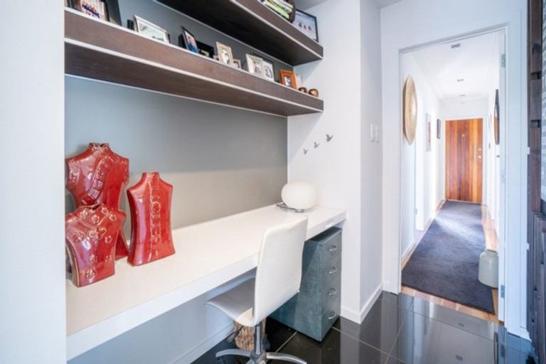 Photo of property in 4 Stirling Crescent, Hokowhitu, Palmerston North, 4410