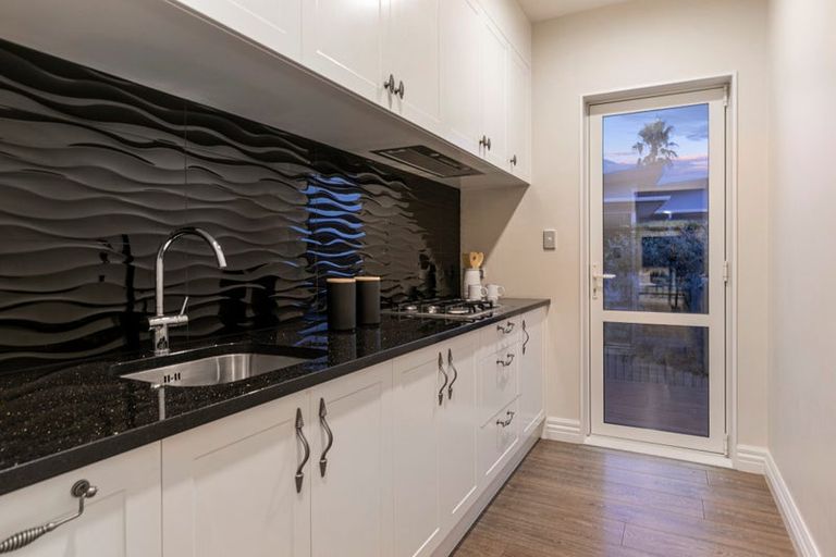 Photo of property in 188 Whangaparaoa Road, Red Beach, 0932