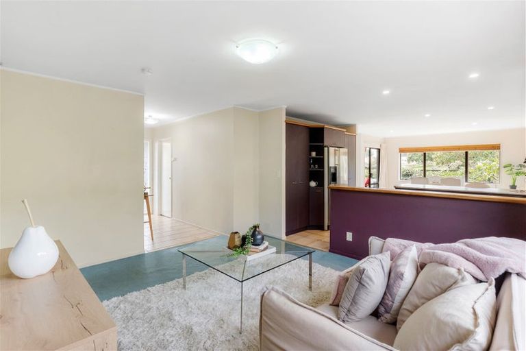 Photo of property in 14 West Fairway, Golflands, Auckland, 2013