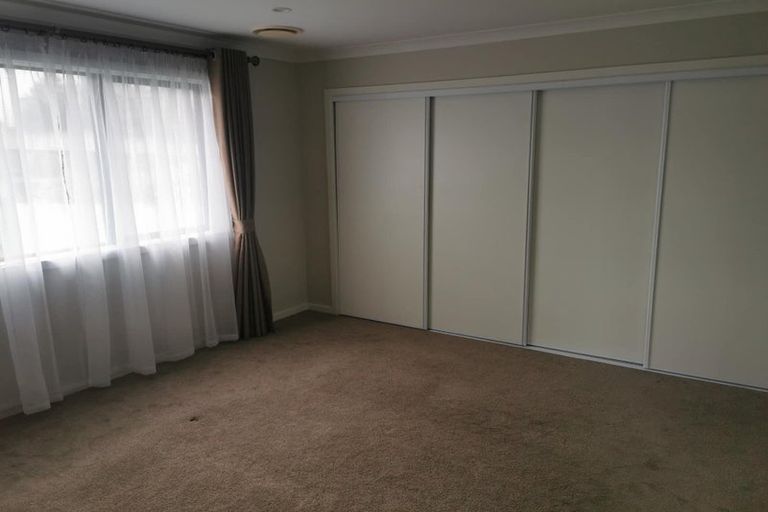 Photo of property in 21 Ascension Crescent, Orewa, 0931