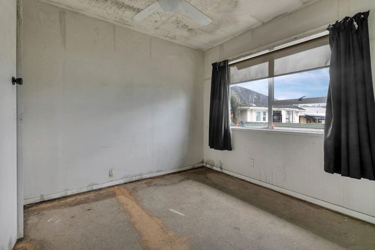 Photo of property in 2/21a Ludlow Terrace, Totara Vale, Auckland, 0627