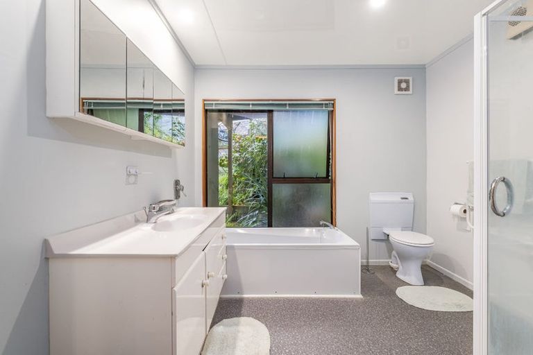 Photo of property in 10 The Crowsnest, Whitby, Porirua, 5024