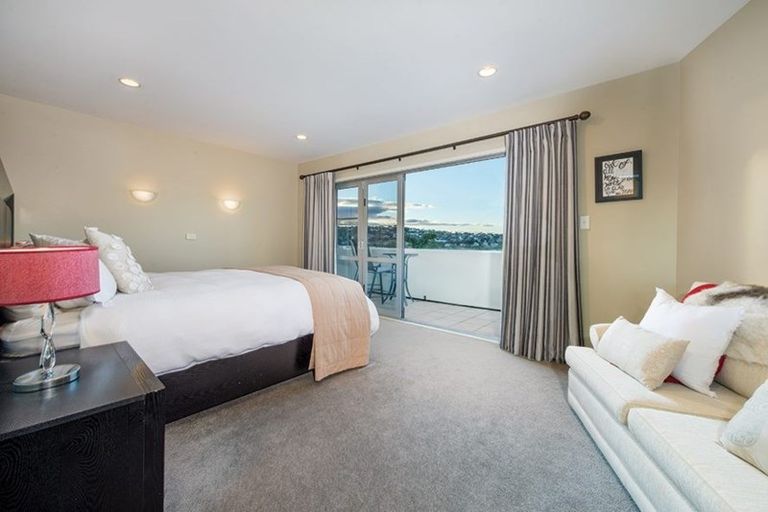 Photo of property in 20 Beechwood Road, Rothesay Bay, Auckland, 0630