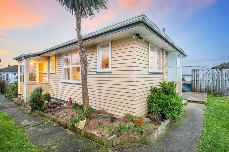 Photo of property in 67 Pikarere Street, Titahi Bay, Porirua, 5022